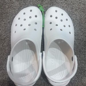 Women’s size 10 or men’s size 8 crocs new white